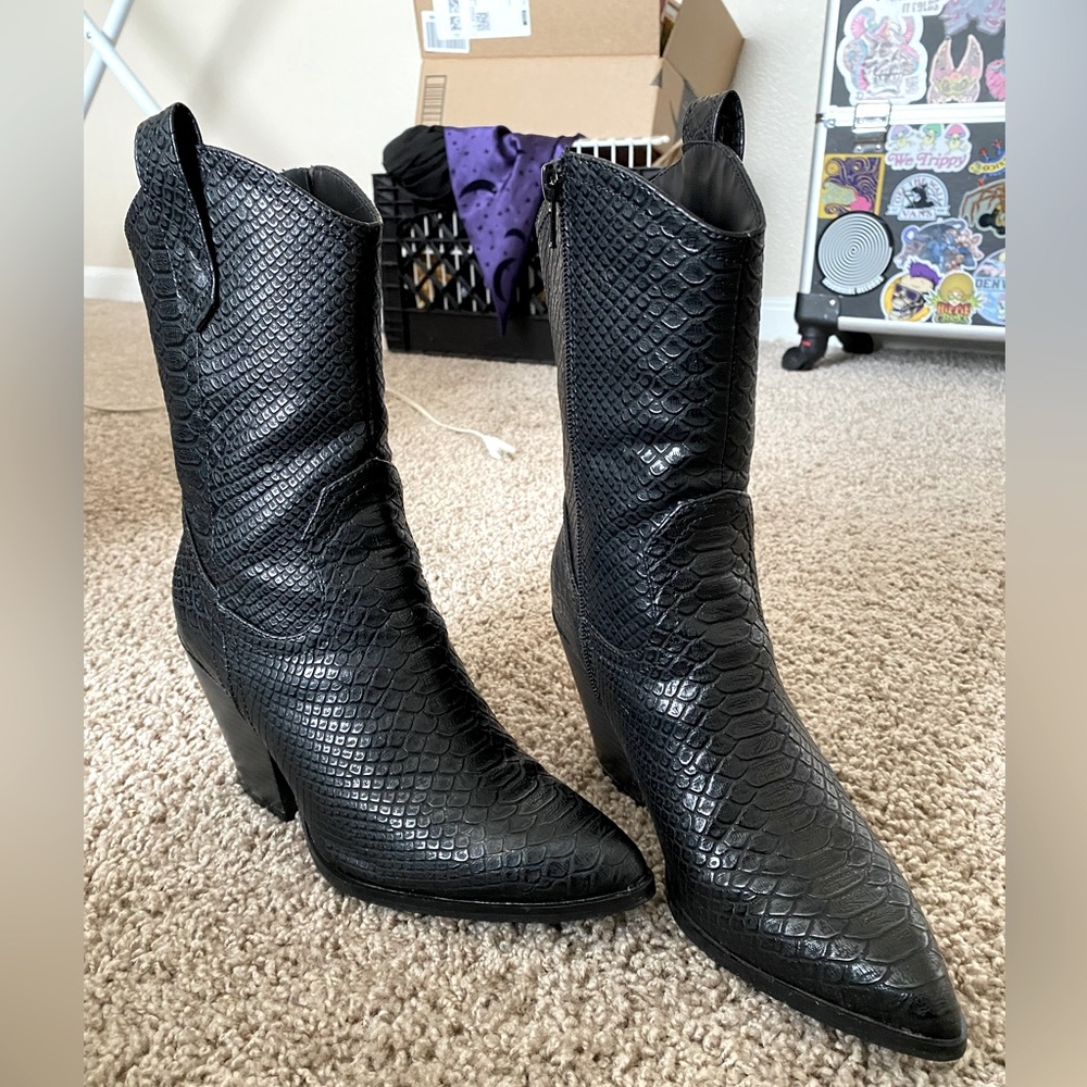 Faux Leather above the ankle cowboy boots🐄🐮